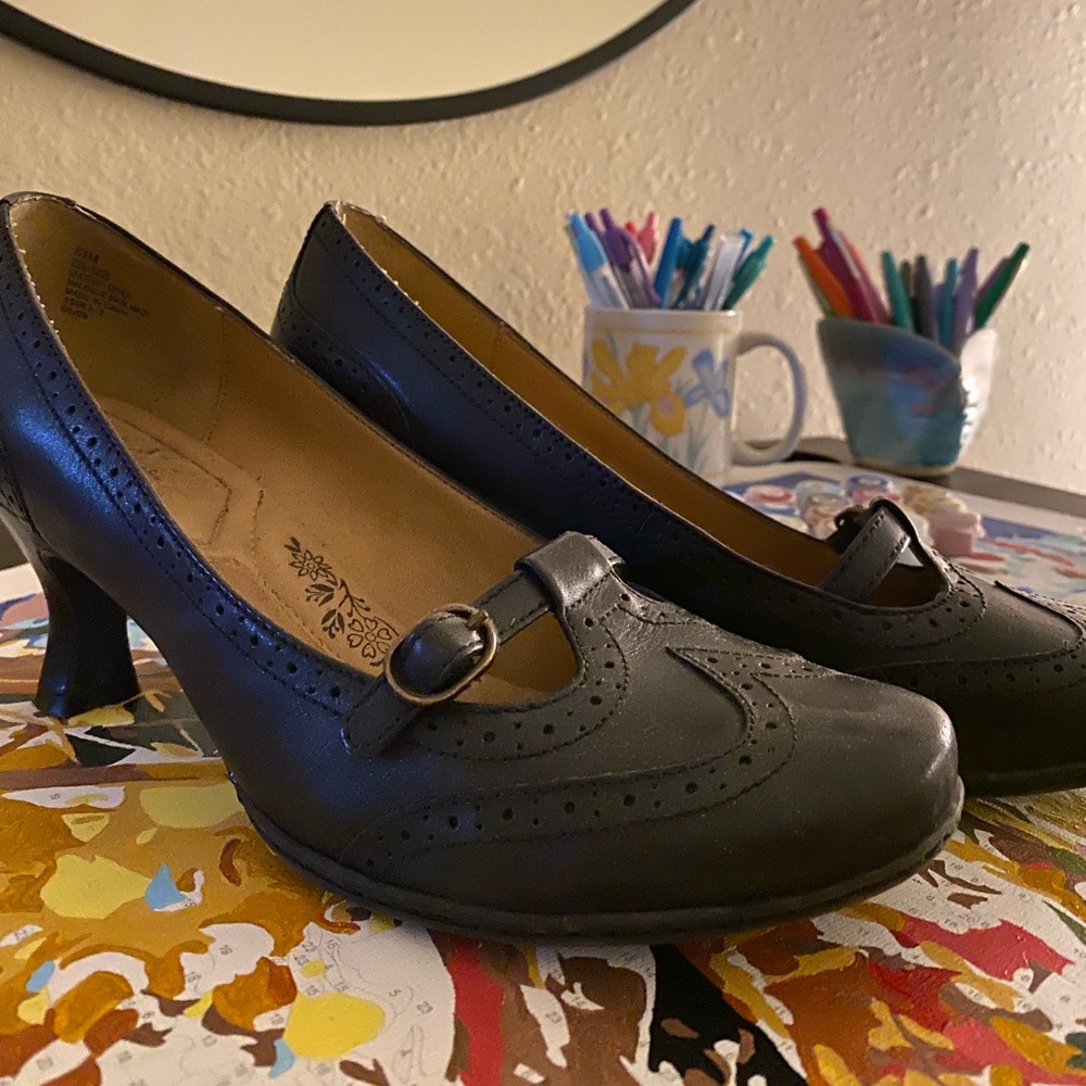 Cute black Mary Janes!
